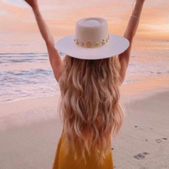 Seaside Boater - Picture 3 of 8